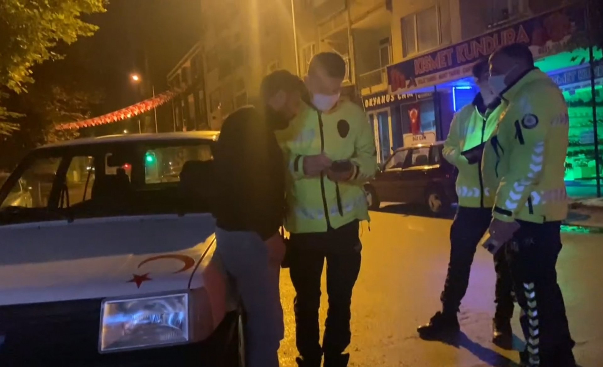 Hem alkollü hem de ehliyetsiz! Cezayı yiyen sürücü yaptıklarıyla Türkiye'ye haber oldu