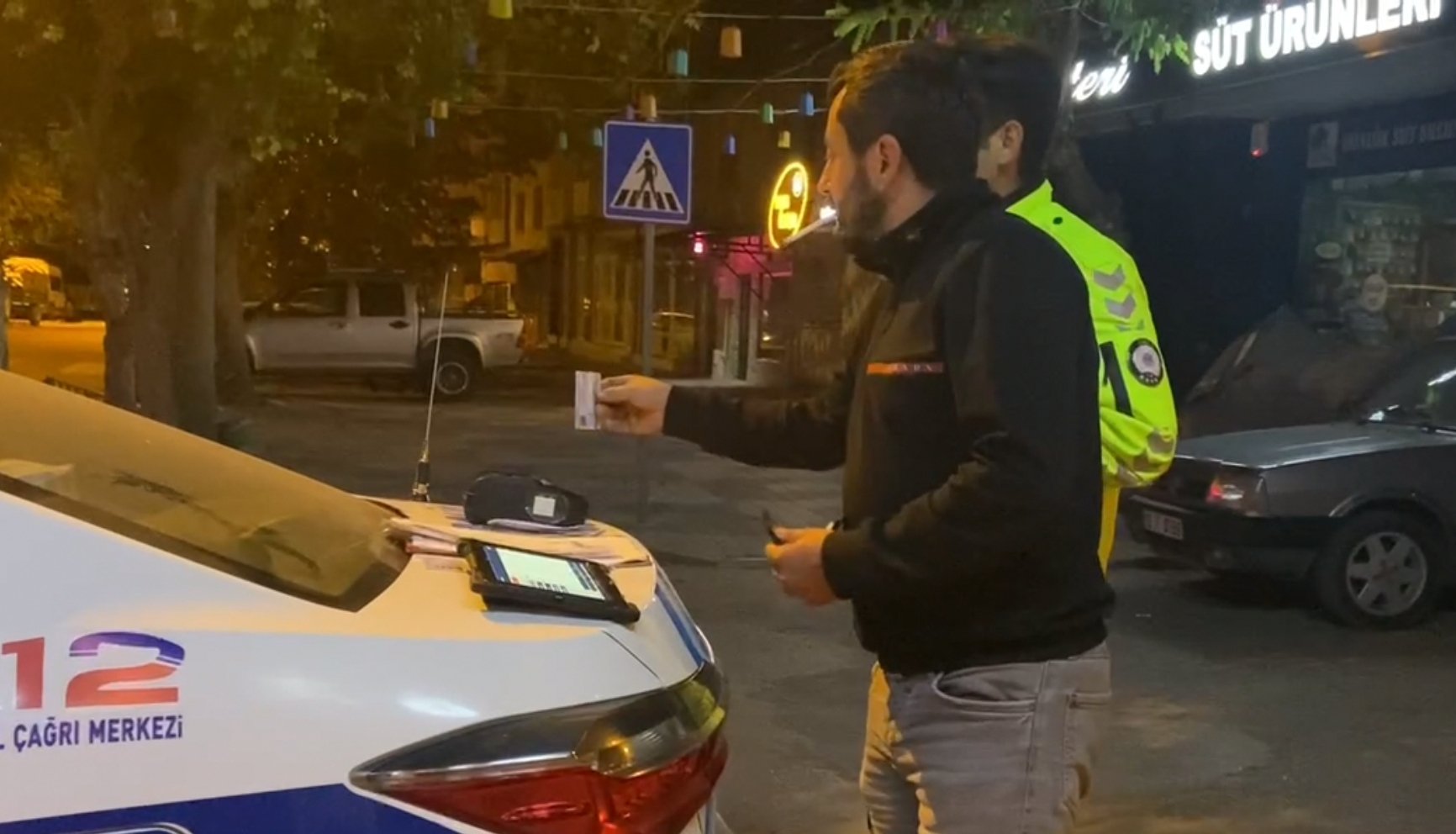 Hem alkollü hem de ehliyetsiz! Cezayı yiyen sürücü yaptıklarıyla Türkiye'ye haber oldu
