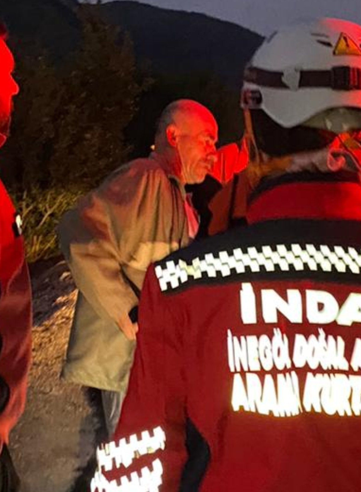 Türkiye'den insan manzaraları! Kaybolduğu sanılan kişi kendisini arama çalışmasına katıldı
