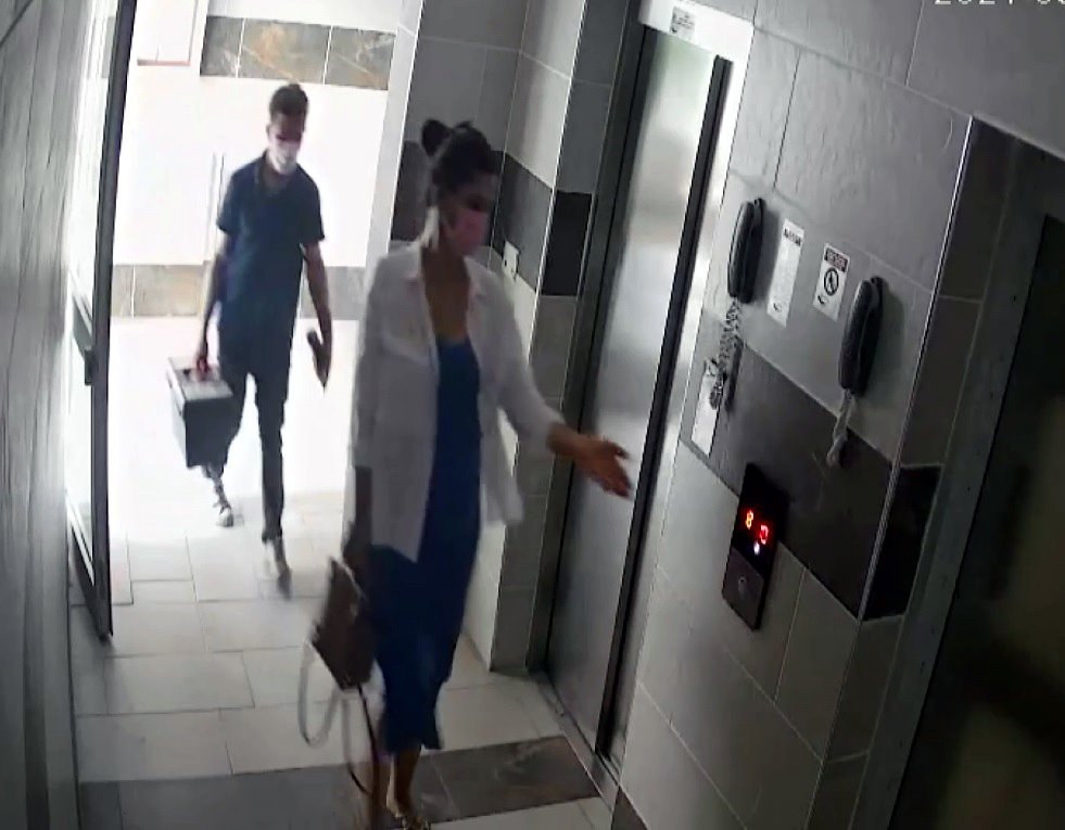 Böyle komşu düşman başına! Yeni evli çifte ziyarete gelen komşu şok edici bir yöntemle altınları çaldı