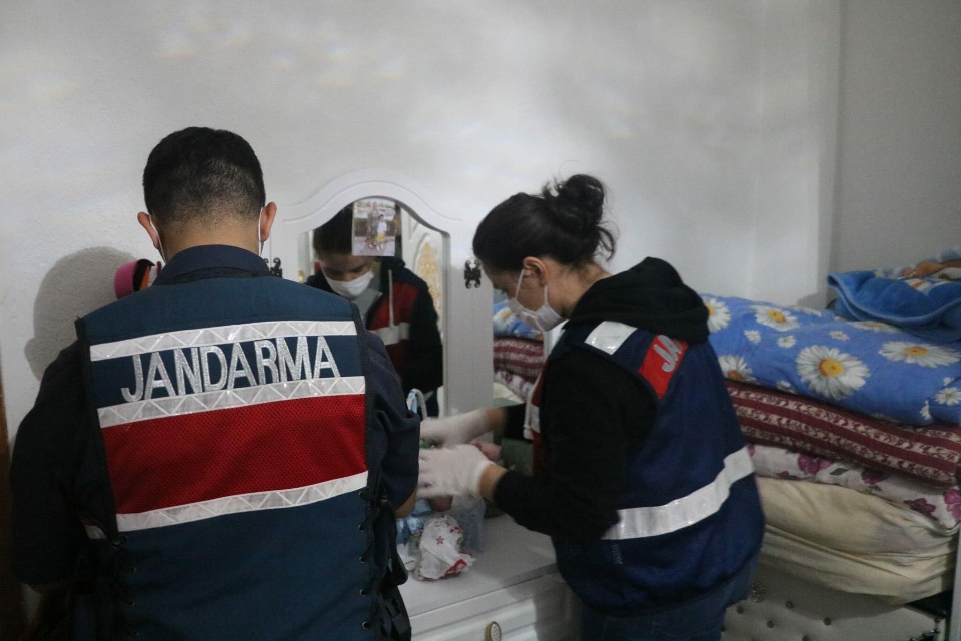 Aralarında eczacı ve doktorlar da var! İzmir’de dikkat çeken uyuşturucu operasyonu
