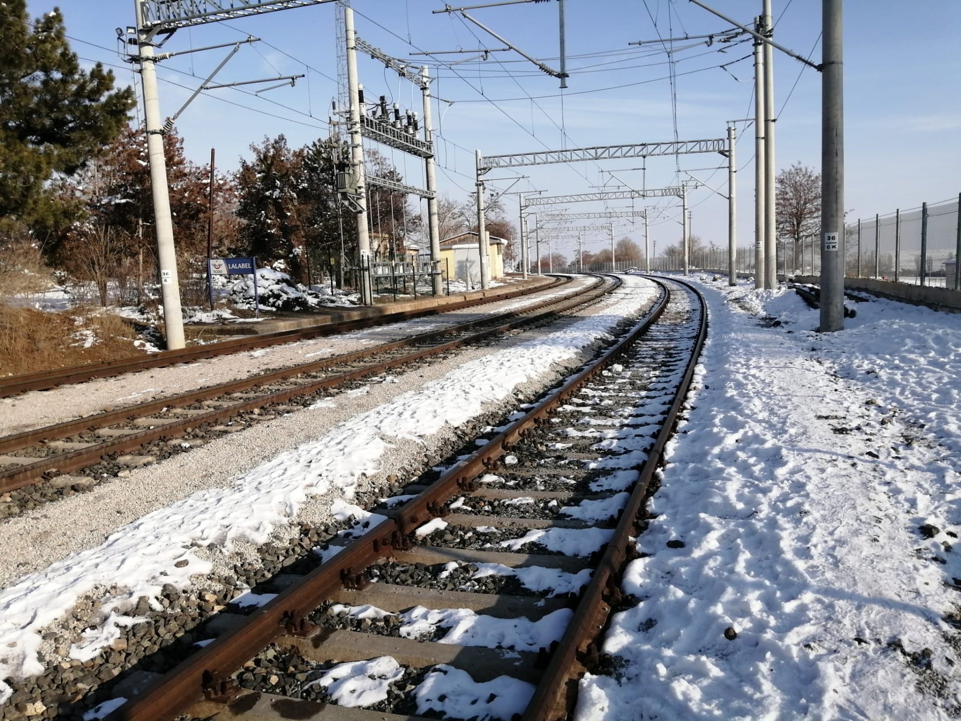 Doğu Ekspresi'nden fotoğraf çekmeye çalışan genç trenden düştü!
