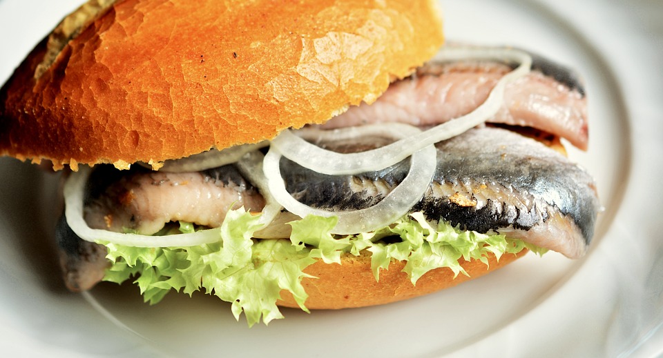 fischbrotchen-3313364-960-720.jpg