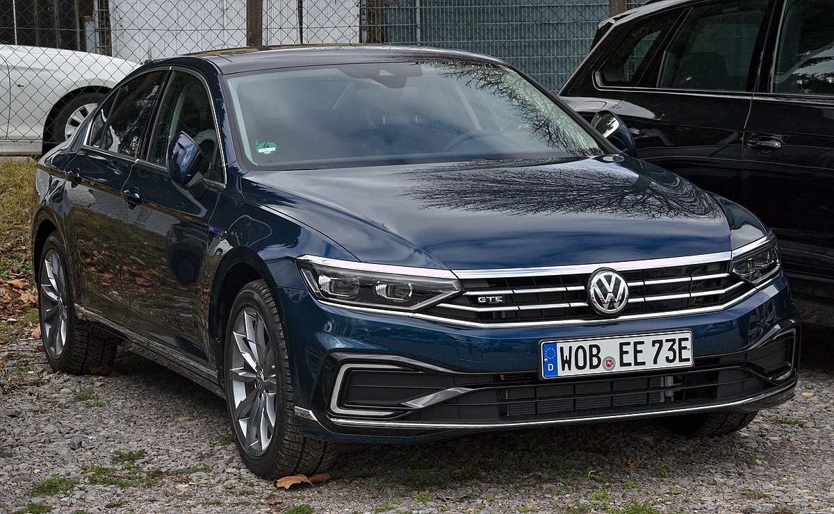 1200px-volkswagen-passat-b8-gte-28201929-img-0384.jpg