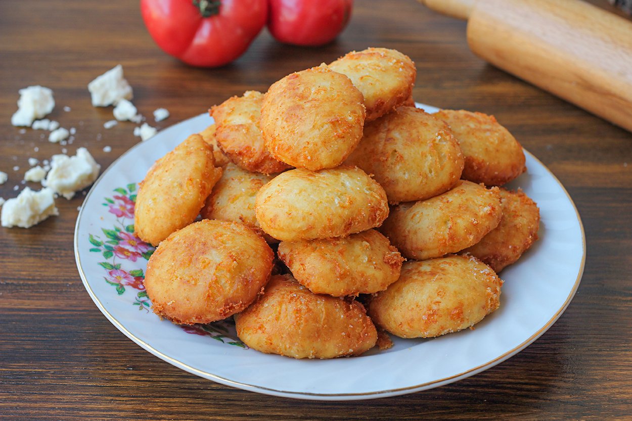 mayasiz-peynirli-pisi-sunum-1.jpg